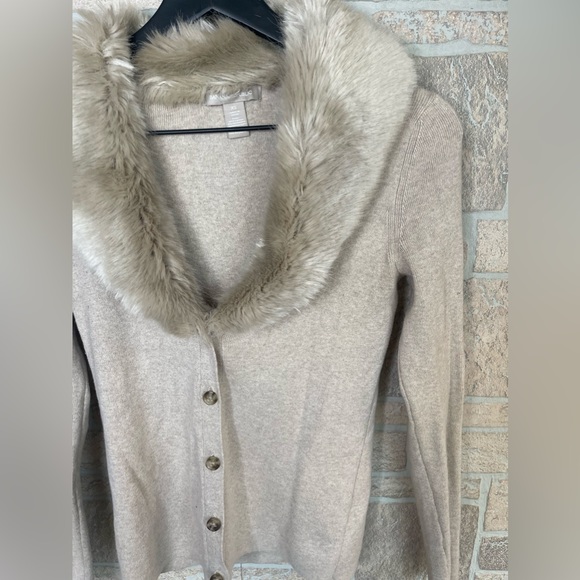 Banana Republic Sweaters - Banana republic faux fur collar sweater size XS